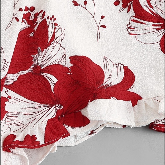 💥1️⃣ Small LEFT‼️ Floral bell sleeve romper💥 - Picture 4 of 6